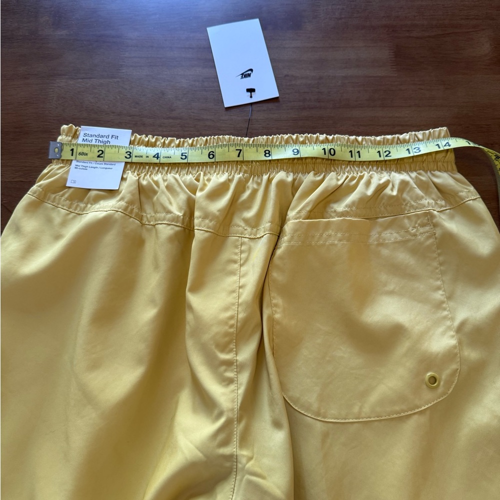Nike Men’s Yellow Swim Trunks Board Shorts Standard Fit Mid Thigh NEW NWT Small - Picture 15 of 15
